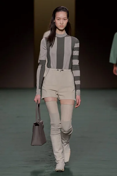 Look 28